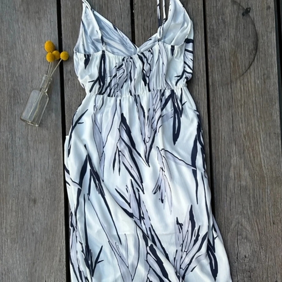 Delilah midi dress size 10 - Picture 2 of 8